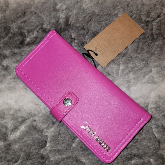 Steve Madden Handbags - Nwt Steve Madden wallet pink new
